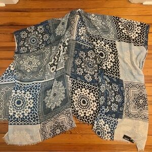 Ardene Blue and White Pattern Coverup / Kimono One Size